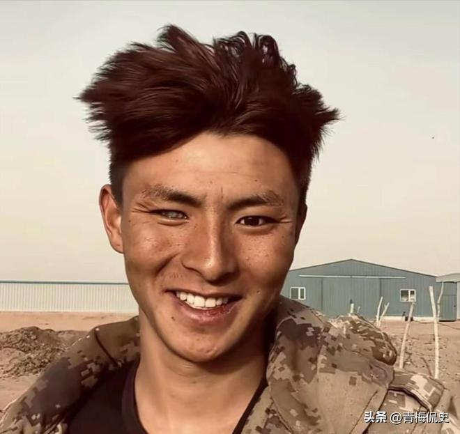 、住废弃商铺亲自回应果然有情况异瞳少年真实情况曝光！啃馒头(图16)